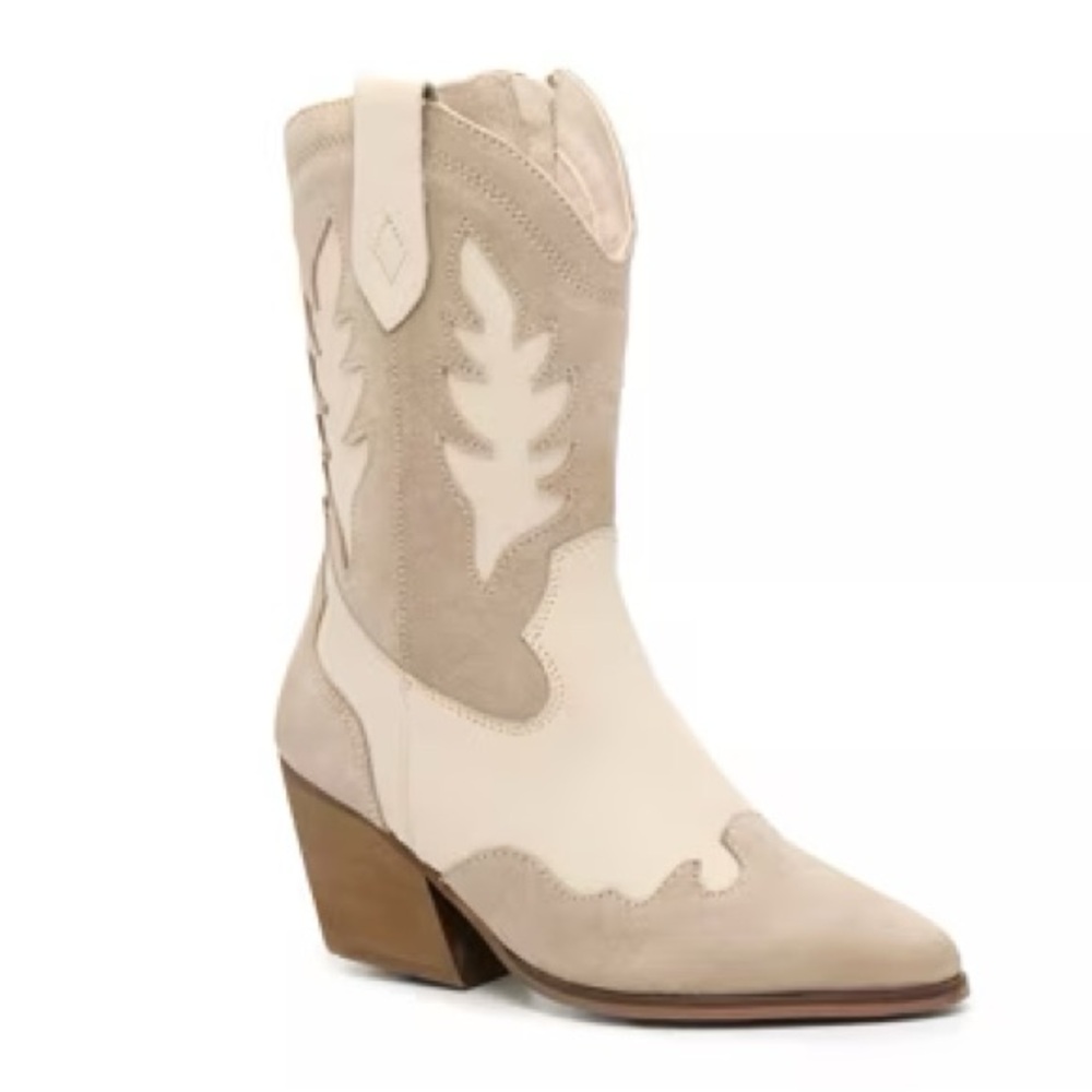 Vince Camuto Lunnia Bootie in Sand/Glacier